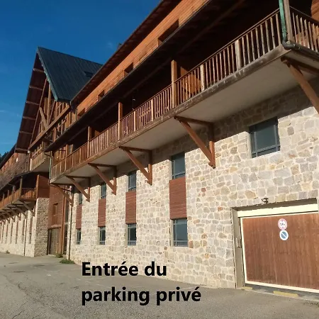 Pleine Nature Pied Pistes Piscine Chauffee アパート